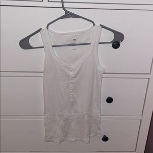 Basic white tank with buttons